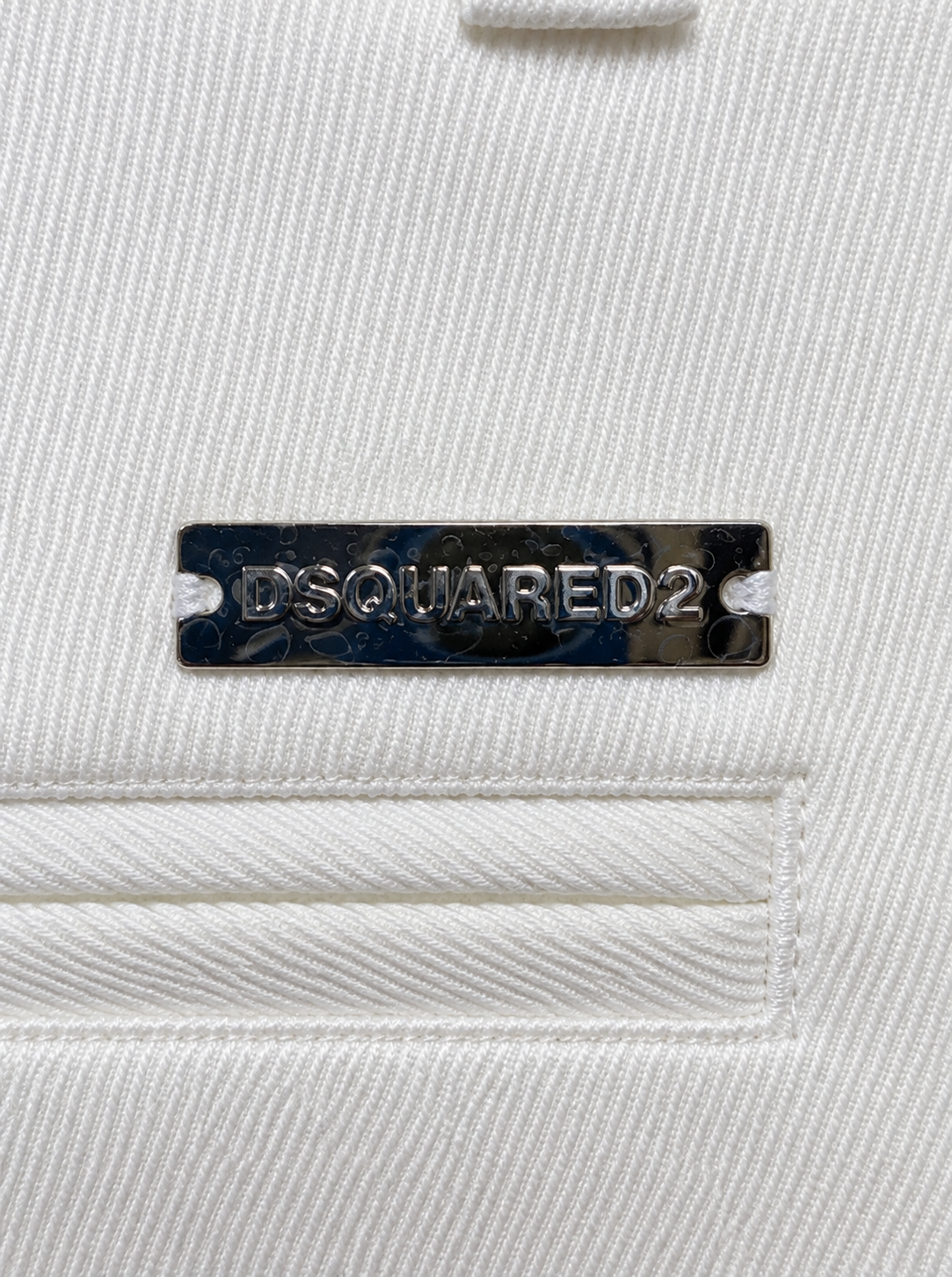 Design detail close-up — Dsquared2 White Cool Girl Cropped Trousers – IT 42.