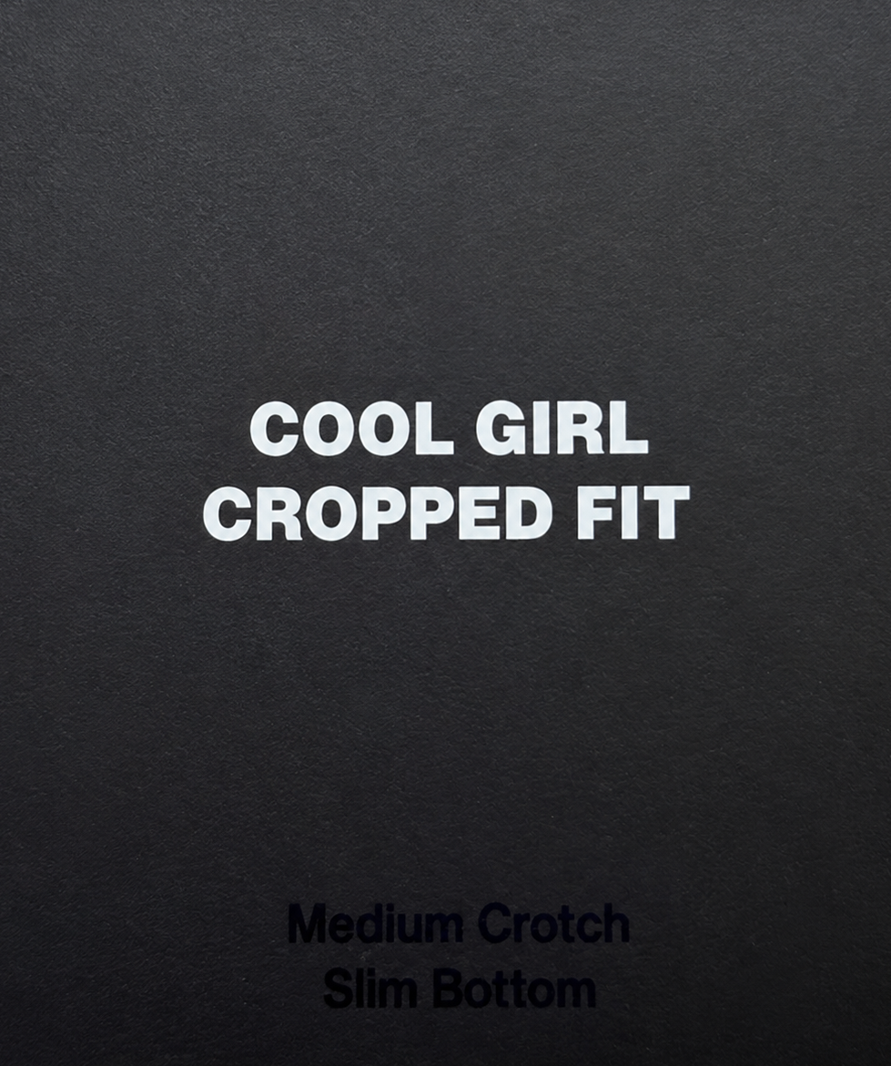 Brand and size label — Dsquared2 White Cool Girl Cropped Trousers – IT 42.