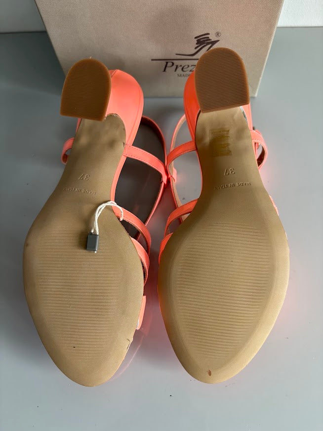 Prezioso Coral Strappy Sandals with Sculptural Mid Heel – EU 37