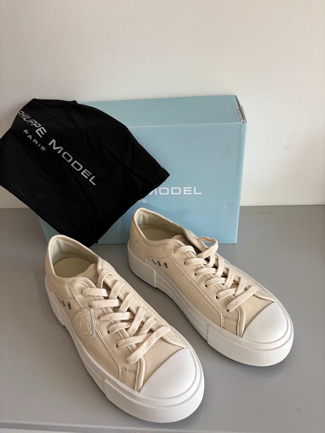 Shoes with original packaging — Philippe Model PDLD W002 Paris Haute Low Woman Sneakers – Lait/Ecru - UK 6.