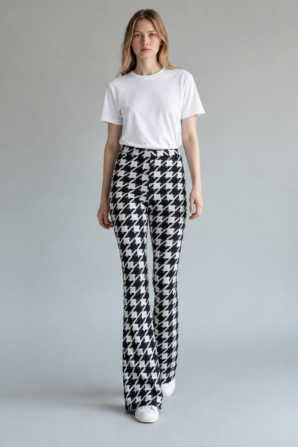 Giuliette Brown Navy and White Houndstooth Super-Flare Trousers – Labelled Size 1 — photo 1